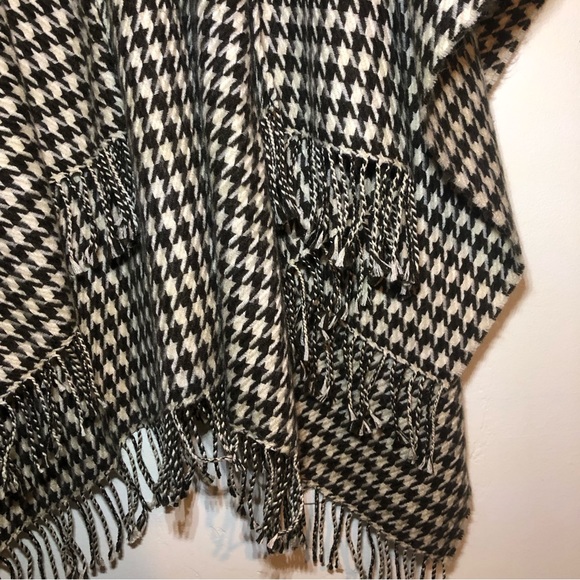 Wool Touch Acrylic Brown and Cream Shawl, Wrap, Scarf with Fringe, One Size - Picture 4 of 6